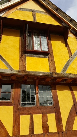 Traditional Timber Frame with wattle and daub walls and clay render built by Rob Hadden