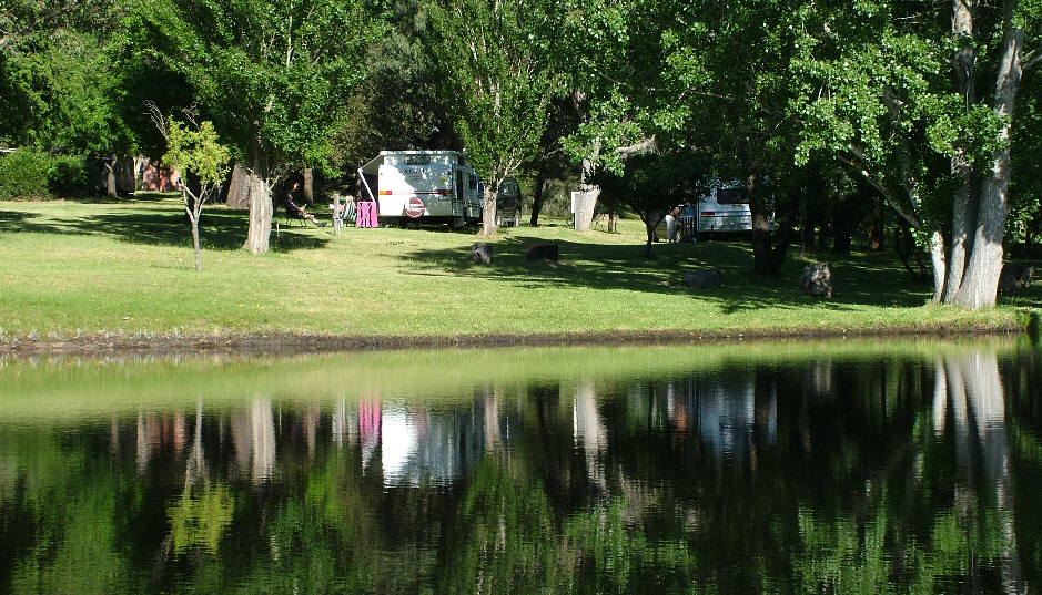 Caravans on Lakside 3 (L3) left hand side and Lakeside 2 (L2) at Grampians Paradise Camping and Caravan Parkland