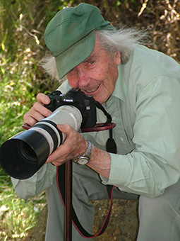 Tom Banfield photographing native birds at Grampians Paradise Campingand Caravan Parkland