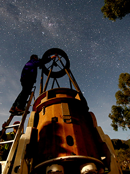 Observing the night ski with the 3.5 metre long Grampians Paradise telescope at Grampians Paradise Camping and Caravan Parkland