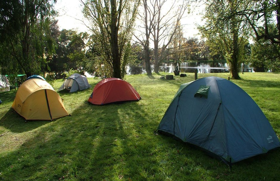lakeside powered camping site at Grampians Paradise Camping and Caravan Parkland