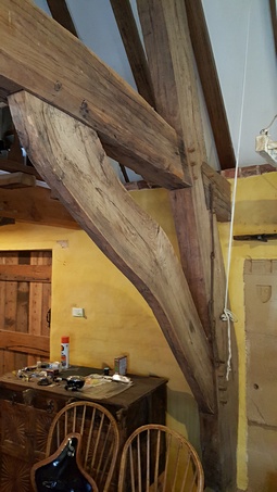 Traditional Timber Framed Building built with nateral curved timber including Australia Hardwoods. Built by Rob Hadden